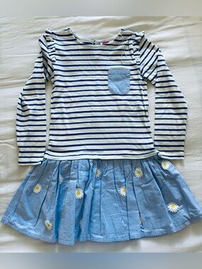 Mini Boden, Girls Striped Navy & White Top with Light Blue Daisy Skirt. NWT! 🌼